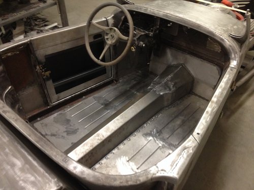 New floorboards and tunnel covering the T5 5-speed manual transmission